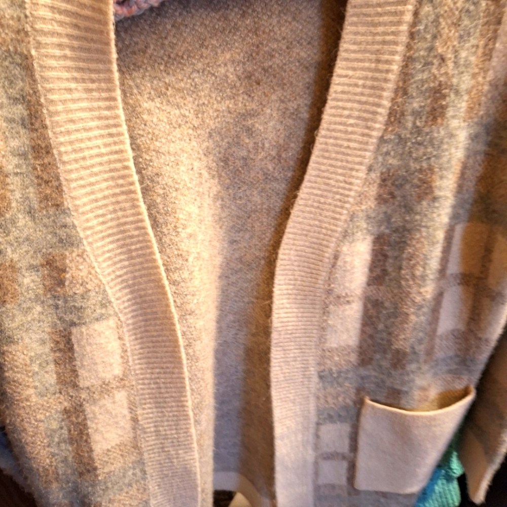 Medium Size Buttonless Cardigan Sweater Multicolor Sleek And Soft